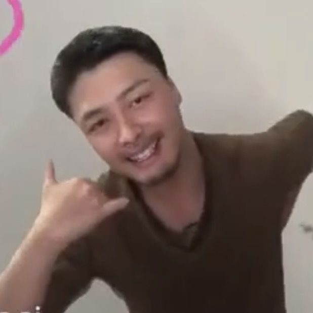 アダム